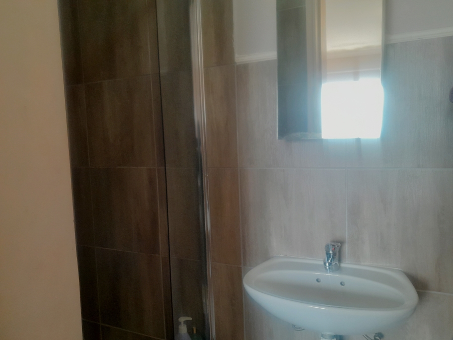 2 Bedroom Property for Sale in Whispering Pines Western Cape